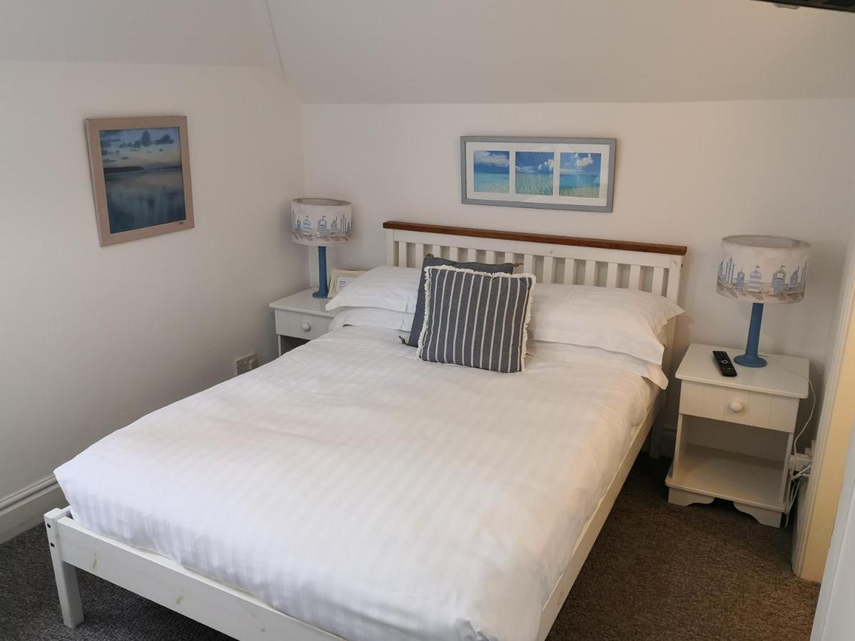 Sunset Guest House Hunstanton Exterior foto A bedroom at the Old Post Office
