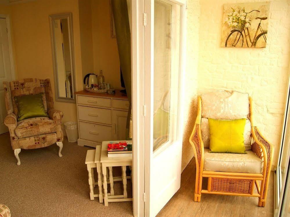 Sunset Guest House Hunstanton Exterior foto A typical room at the hostel